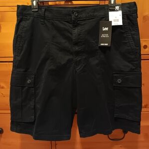 NWT Lee men's active stretch black cargo shorts. 38.